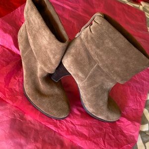 BCBGeneration Tan Suede Heel Boats Size 8